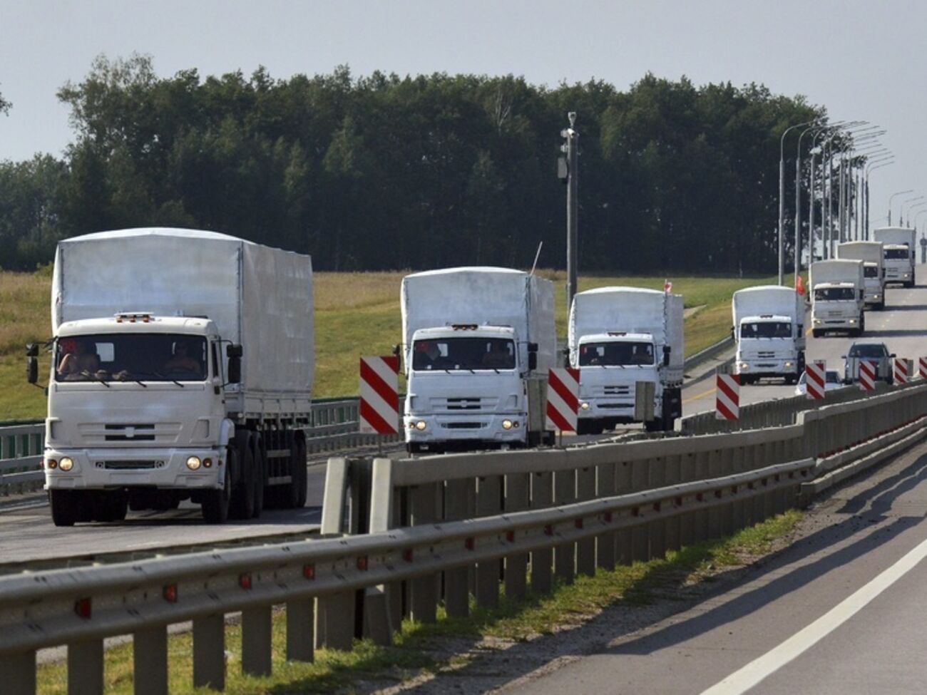 Очередной "гуманитарный конвой" привез на Донбасс учебники с переписанной российскими пропагандистами историей Украины