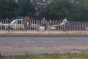 Боевики "ЛНР" избили водителя "Жигулей", который въехал в их автомобиль. Видео