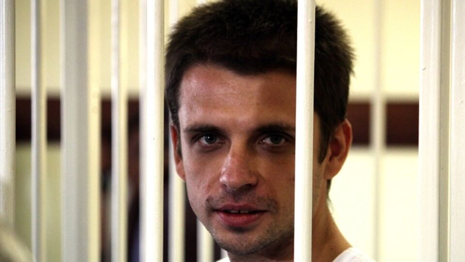 Во время заседания Андрей Медведько выразил соболезнования матери Олеся Бузины, которая присутствовала в суде