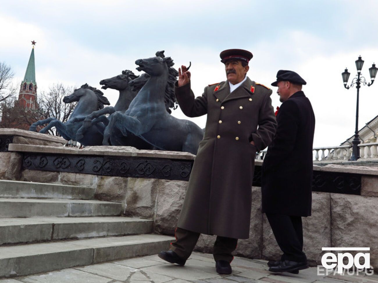 "Ленин" и "Сталин" подрались, поспорив на профессиональные темы