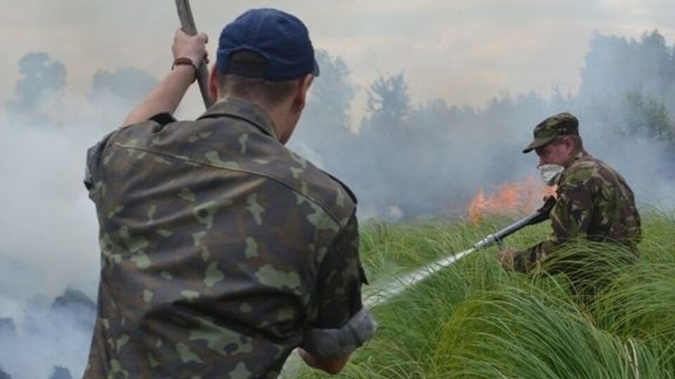 В зоне отчуждения продолжают тлеть торфяники