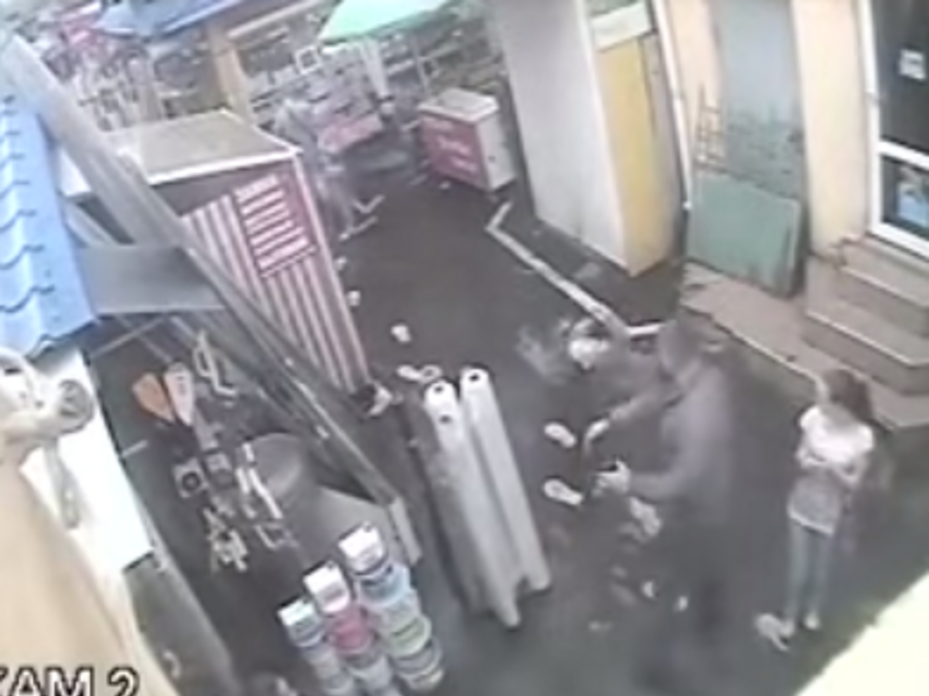 СМИ:&nbsp;Инцидент зафиксировала камера наблюдения, установленная на рынке