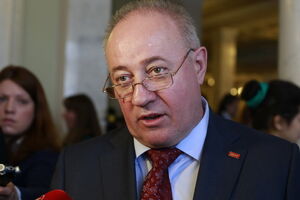 Чумак считает, что систему надо ломать системно
