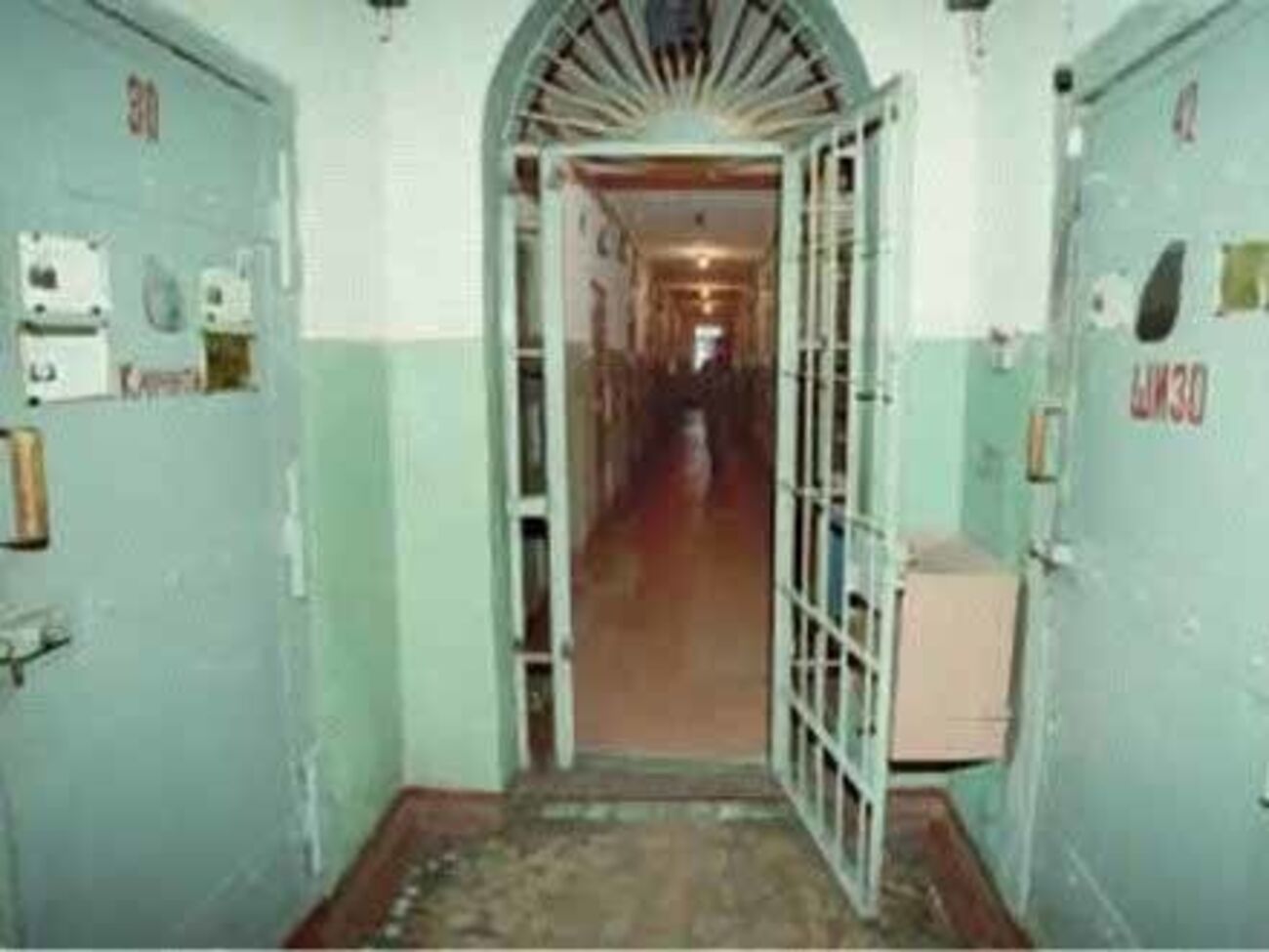 Мужчина&nbsp;повесился на простыне, которую привязал к решетке окна