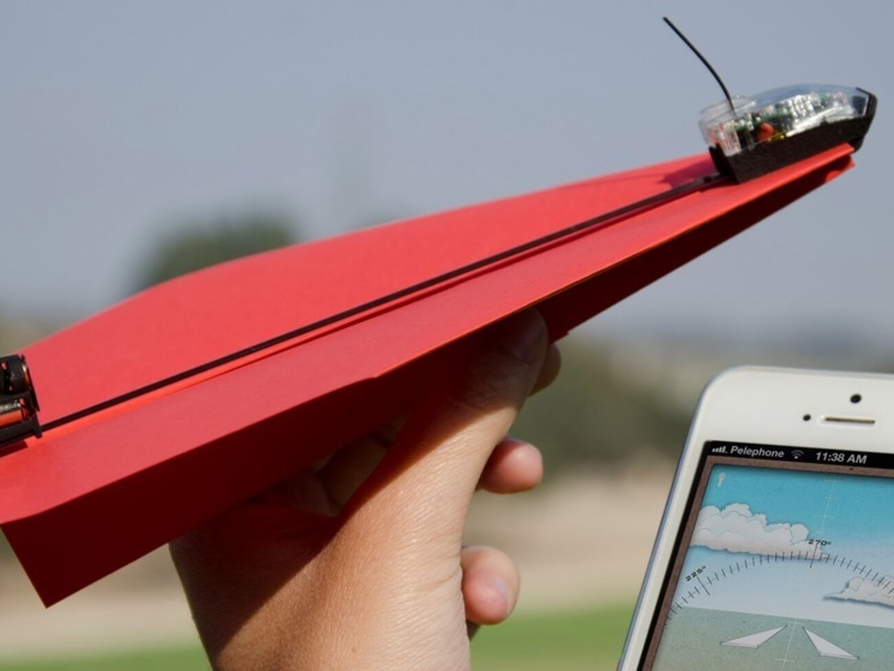 Новый материал "излечит" и самолет, и смарфон