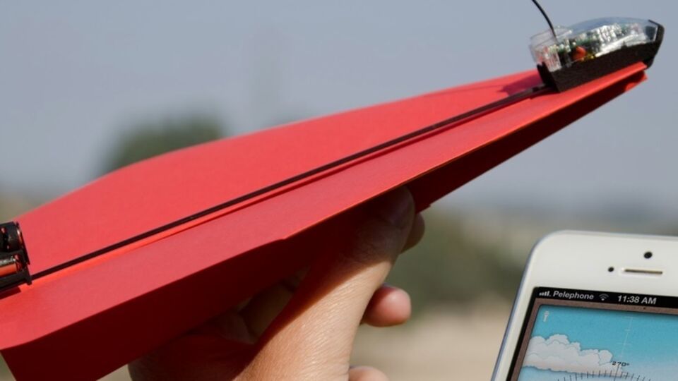 Новый материал "излечит" и самолет, и смарфон