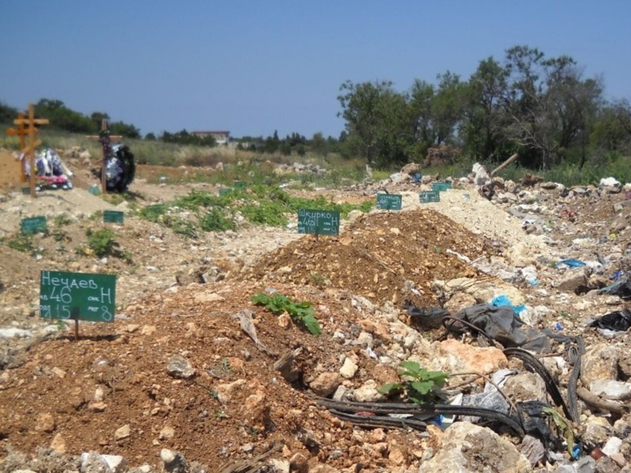 В Севастополе людей начали хоронить на свалке. Видео