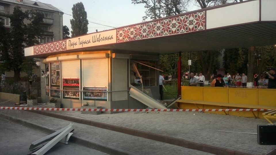 Взорвавшийся киоск находился на автобусной остановке