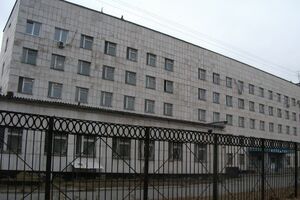 Женщину не пустили на территорию роддома