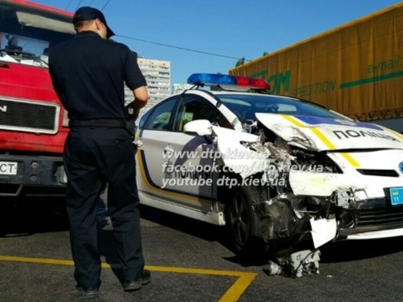 Полицейский патрульный автомобиль врезался в маршрутку