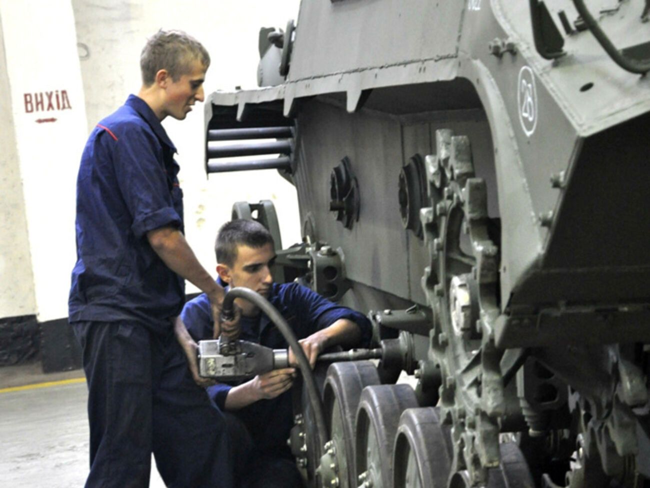 "Укроборонпром" за год изготовил и передал армии 105 единиц бронетехники