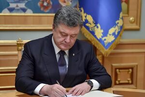 Порошенко утвердил мораторий на экспорт лесоматериалов