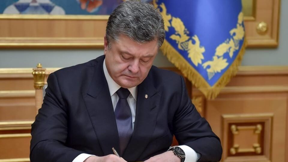 Порошенко утвердил мораторий на экспорт лесоматериалов
