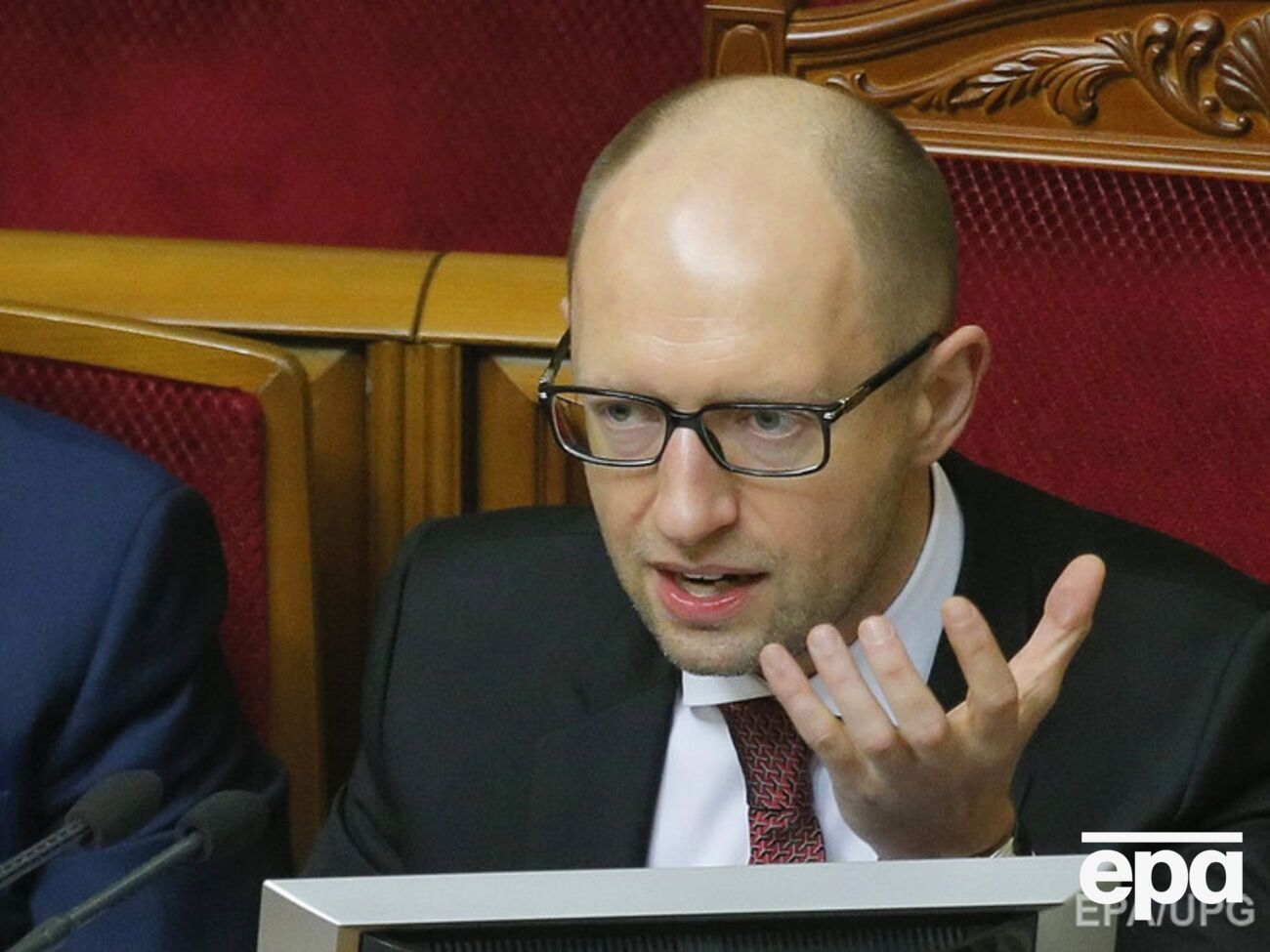 Яценюк призвал компании требовать компенсаций от РФ за аннексию Крыма