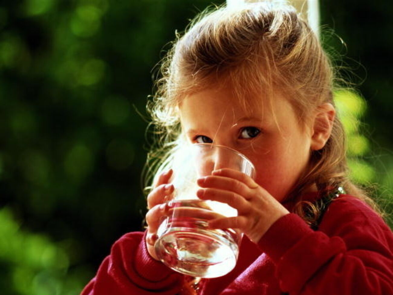 Дети пострадавших от войны областей Украины получат безопасную воду от ЮНИСЕФ