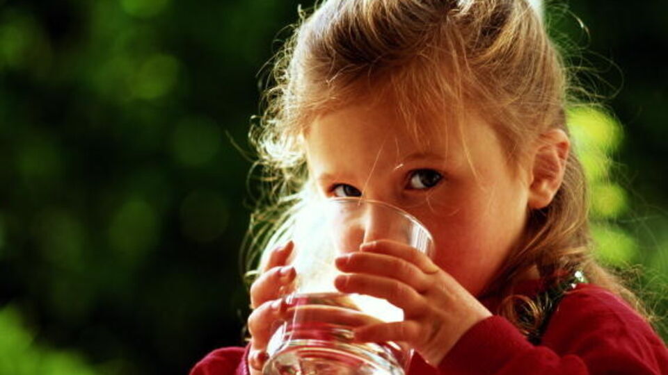 Дети пострадавших от войны областей Украины получат безопасную воду от ЮНИСЕФ