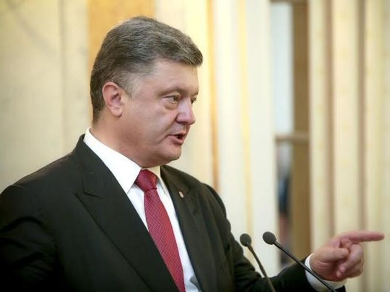 Петр Порошенко прокомментировал скандал с авиакомпанией МАУ