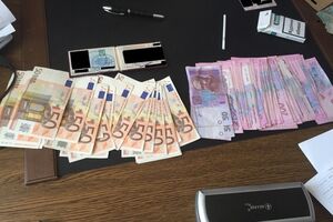Деньги были найдены при обіске в служебном кабинете офицера