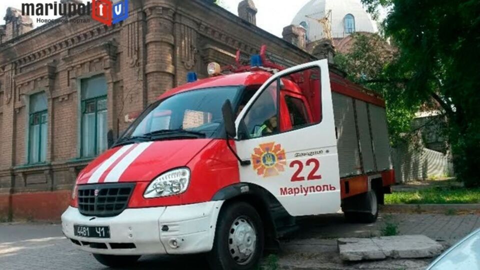 Спасатели перекрыли движение вокруг места обнаружения опасного устройства