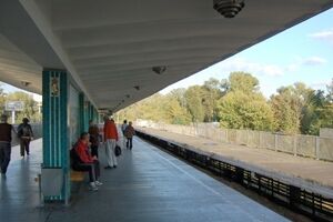 В пресс-службе метрополитена сообщили, что предварительная причина смерти женщины – ухудшение самочувствия