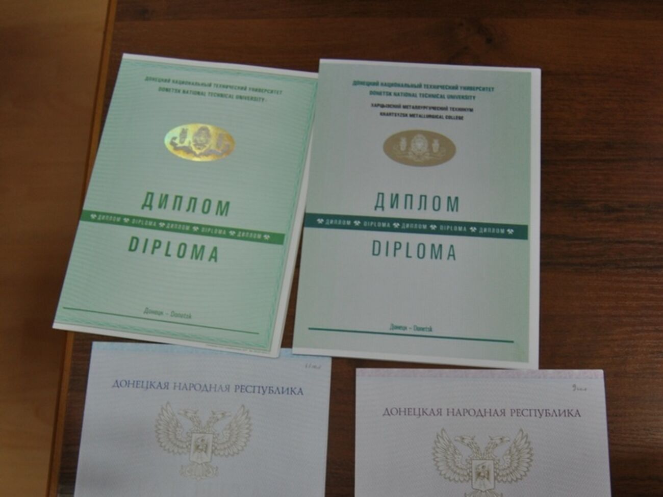 "Минобразования ДНР": Вузы&nbsp;"ДНР" выдают выпускникам дипломы с символикой вуза