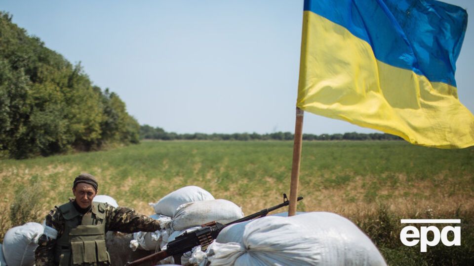 В результате обстрела Луганской области ранены военный и милиционер