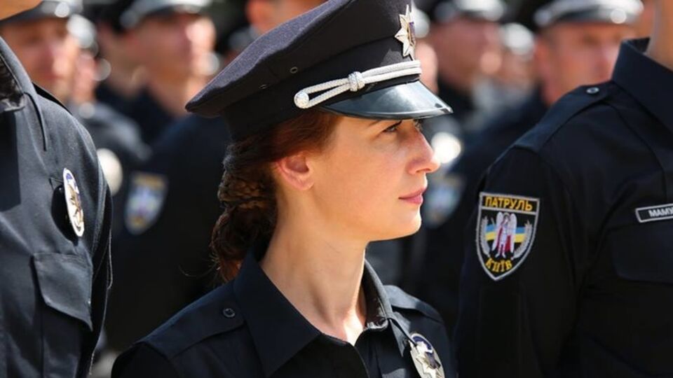 C замечаниями и пожеланиями можно обратиться на "горячую линию"