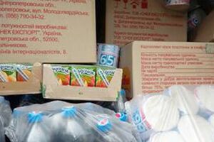 Задержанные микроавтобусы были загружены продуктами питания, бытовой химией и сигаретами
