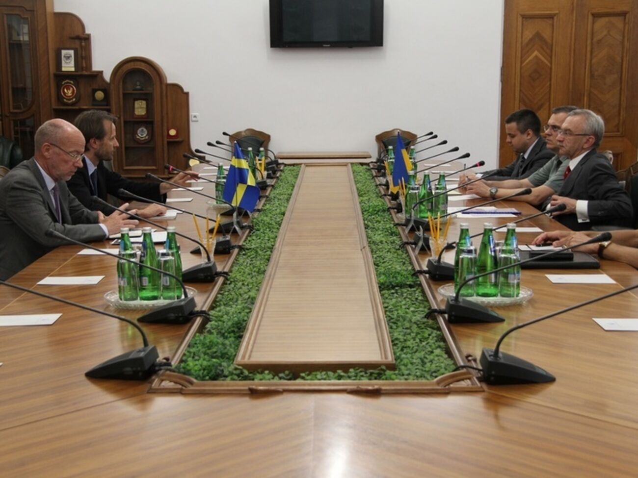 В Киеве состоялась встреча заместителя министра обороны Украины Долгова с послом Швеции Андреасом фон Бекератом