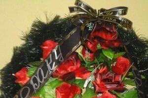 Новому главе компании "Укртранснафта" Роману Сидораку принесли домой похоронный венок