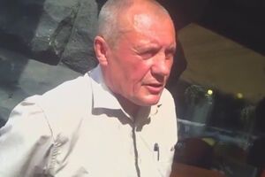 Патрульным пришлось надеть на выпившего генерала наручники
