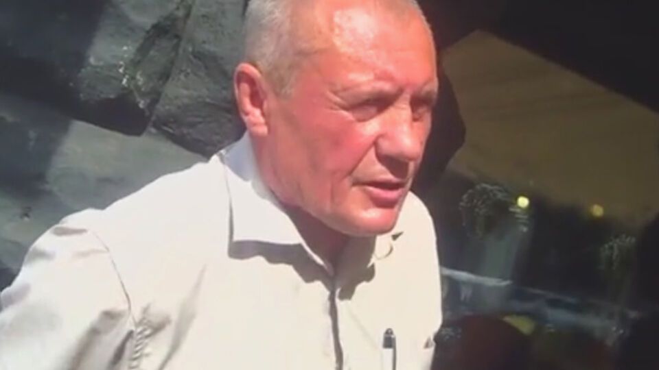 Патрульным пришлось надеть на выпившего генерала наручники