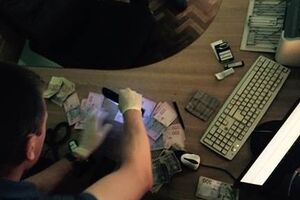 Сотрудники СБУ изъяли валюту в помещении таможенного поста