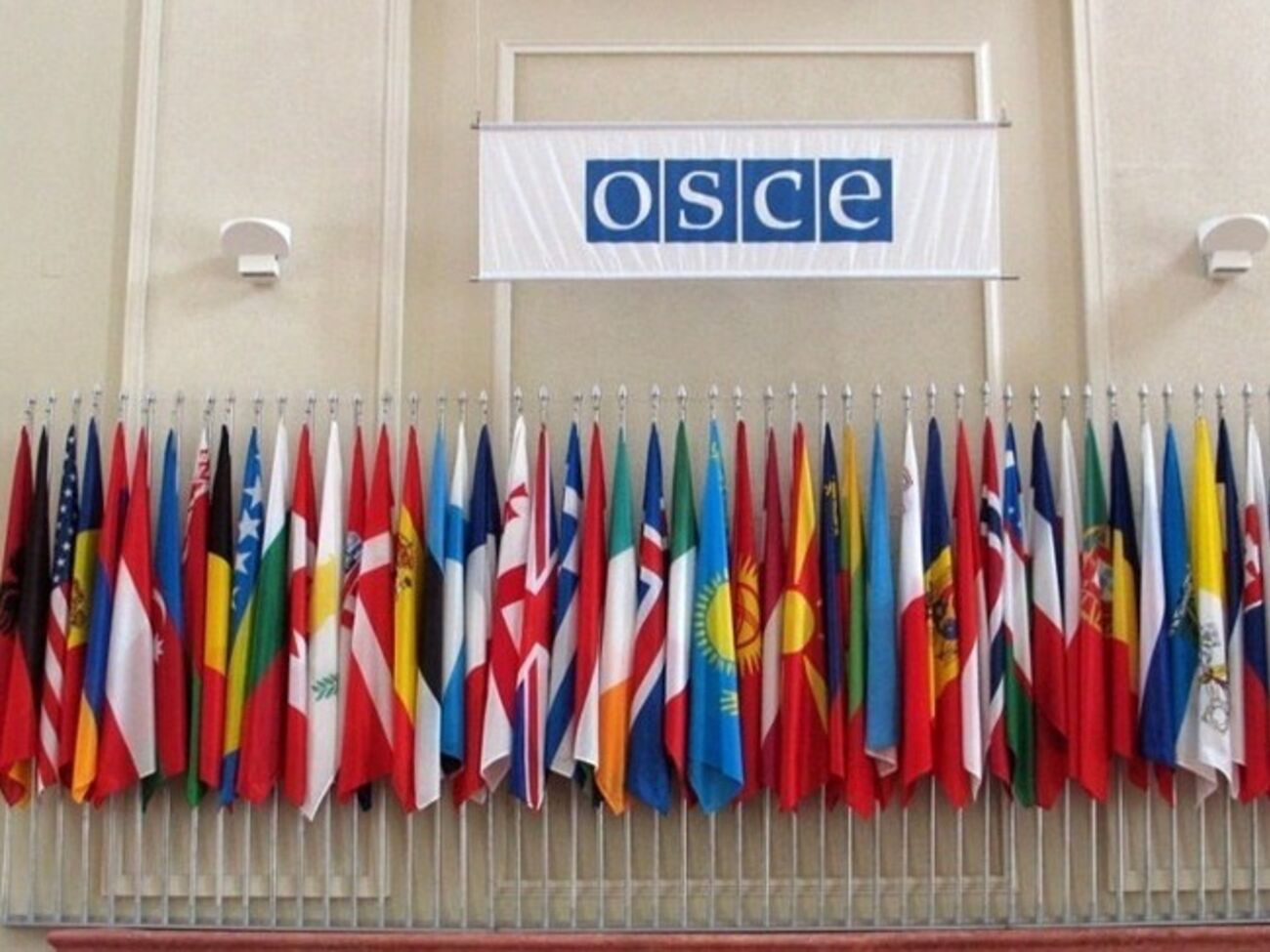 1 августа 1975 года в Хельсинки (Финляндия) лидеры 35 государств Европы и Северной Америки подписали Заключительный акт Совещания по вопросам безопасности и сотрудничества в Европе