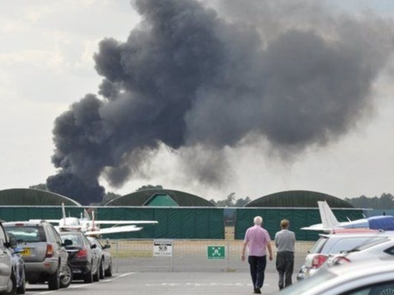 Очевидцы рассказали о густом столбе дыма на месте катастрофы самолета в аэропорту Блэкбуш
