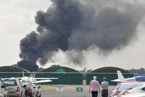 Очевидцы рассказали о густом столбе дыма на месте катастрофы самолета в аэропорту Блэкбуш