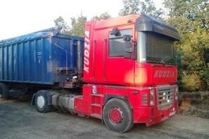 В задержанных грузовиках находились алкоголь и сигареты на сумму более 1 млн гривен