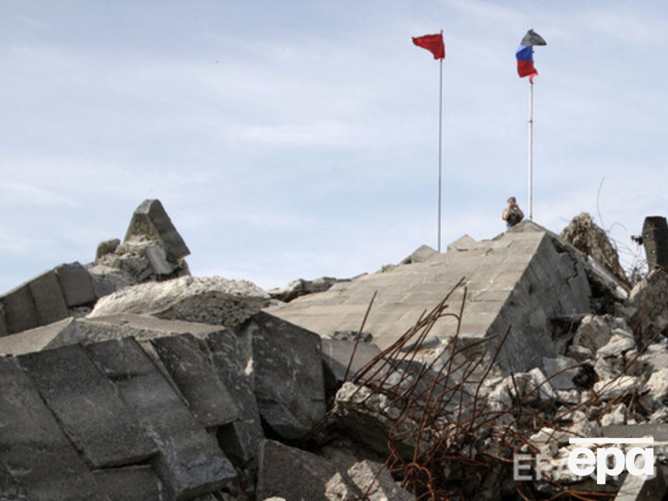 "Грязная бомба" &ndash; это один из вариантов радиологического оружия, которая состоит из контейнера с радиоактивным изотопом заряда взрывчатого вещества