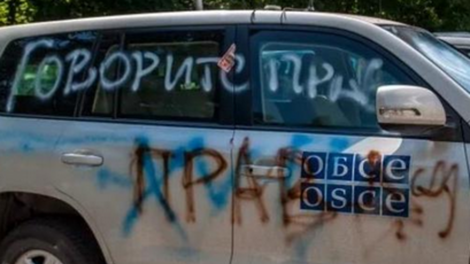 Последствия нападения на автомобили наблюдателей ОБСЕ в Донецке