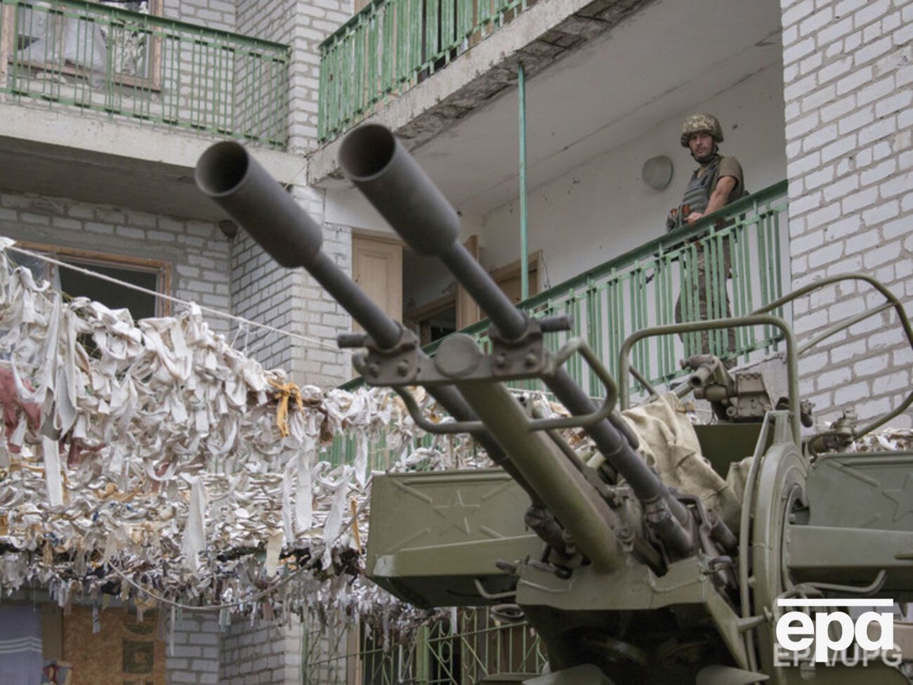 Украинских военных обстреливают из тяжелого вооружения, информируют в штабе