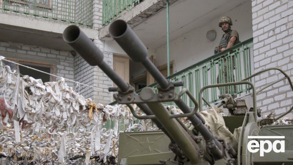 Украинских военных обстреливают из тяжелого вооружения, информируют в штабе