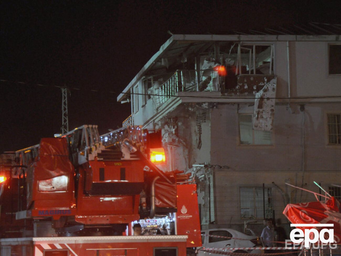 Ранее ночью взрыв произошел в одном из полицейских участков Стамбула