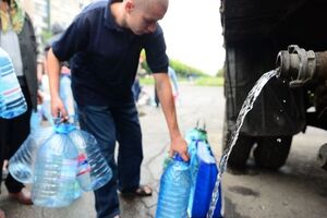 Жители Алчевска берут воду из артезианских скважин, которых в городе всего три