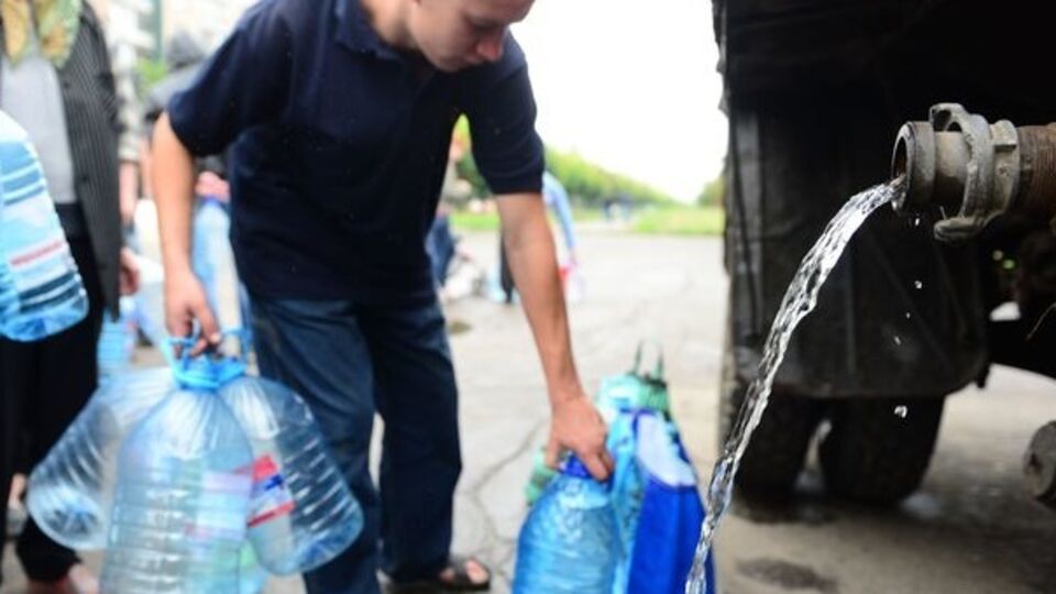 Жители Алчевска берут воду из артезианских скважин, которых в городе всего три