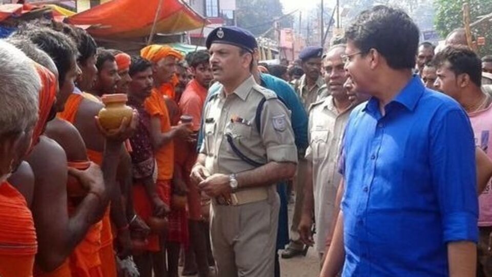 Полиция инструктировала паломников в очереди к храму