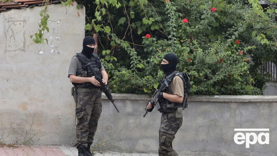 В понедельник в Турции произошла серия атак на полицейских и военных