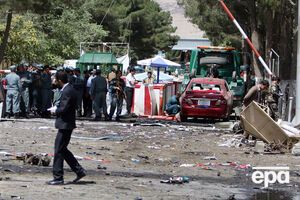 Террорист-смертник привел в действие бомбу, находившуюся в автомобиле у въезда в аэропорт