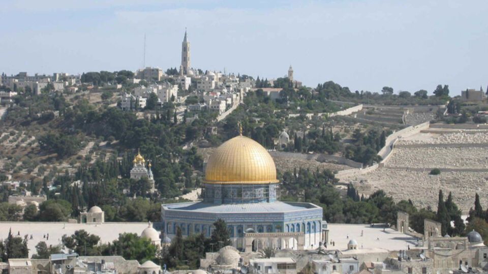 Храмовая гора в Иерусалиме является священным местом для иудеев, мусульман и христиан