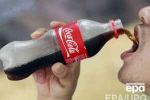 СМИ: В одной из ялтинских торговых сетей кока-колу продают только совершеннолетним