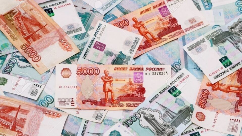 Курс доллара к рублю 6 августа установил новый максимум за последние шесть месяцев